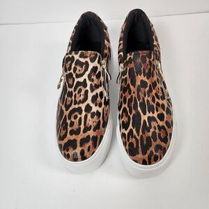 Shoe Dazzle Jakelyn Women’s Platform Pull On Animal Design Sneaker Size 8 1/2